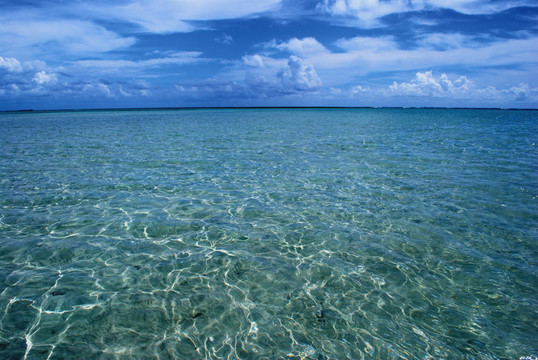 水晶清澈的海水