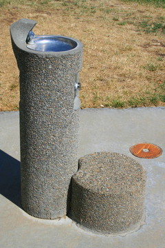 兒童飲水器