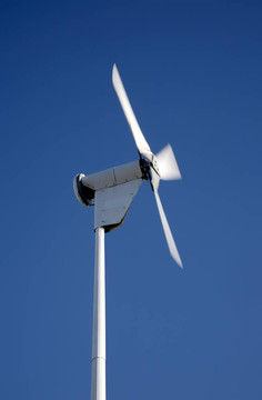 風(fēng)力發(fā)電機(jī)組。