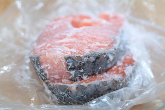 冷凍鮭魚牛排