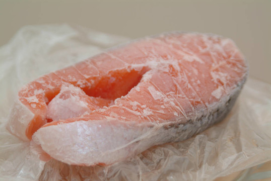 冷凍鮭魚牛排