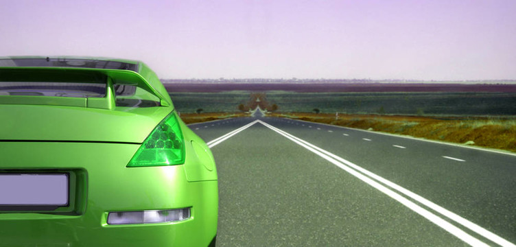 公路上的汽車(chē)