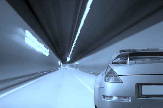 公路上的汽車
