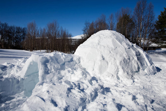 雪塊砌成的圓頂小屋