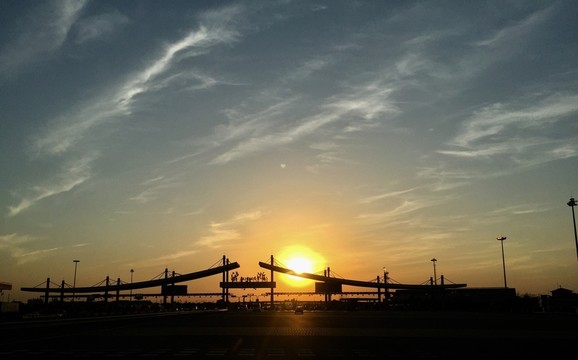 高速收費站夕照倩影