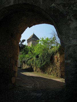 圣Bertrand de Comminges村；門；