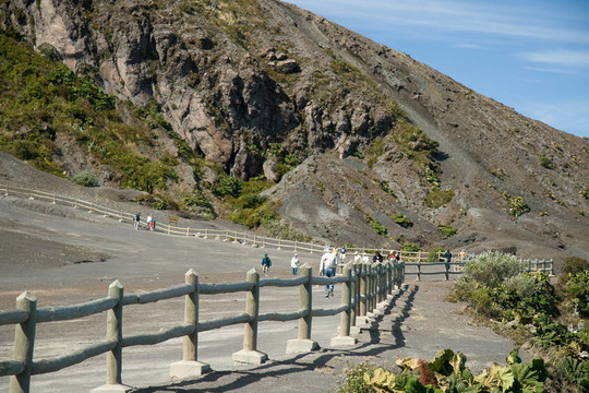 在伊拉蘇火山口
