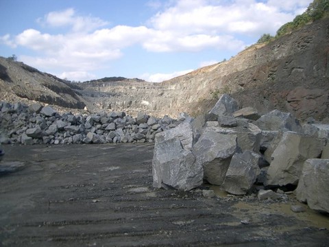 活性石灰石采石場