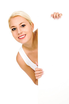 婦女拿著一個(gè)廣告牌