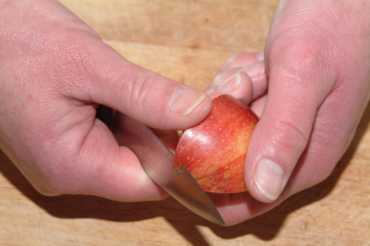 如何切开一个苹果