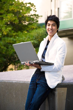 亞洲大學(xué)生筆記本電腦