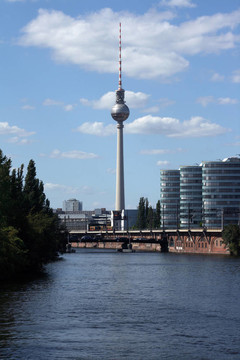柏林電視塔；Fernsehturm