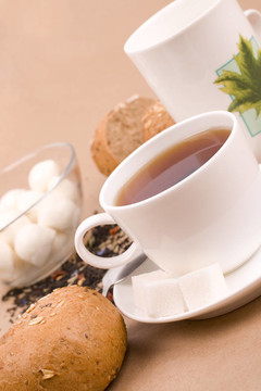 茶；干酪和面包