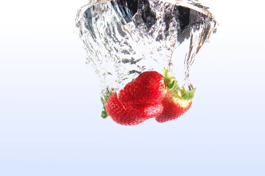 在水strawbarry水果