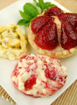 蔓越莓奶油和Strawberry Tart