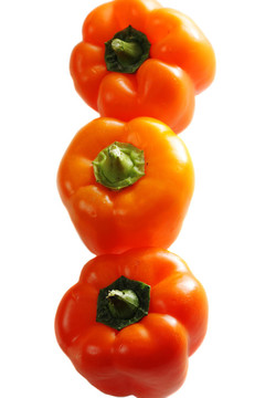 一排三個橙色paprikas