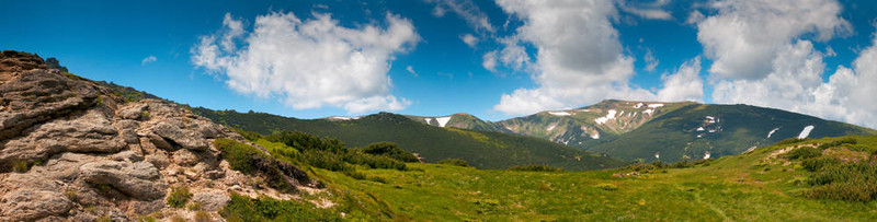 夏天的山景