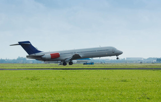 飛機(jī)接近