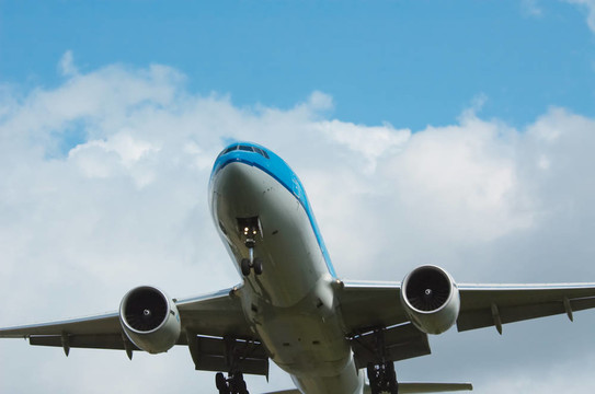 飛機接近