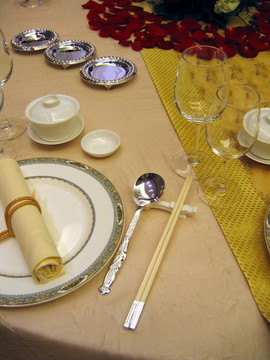 婚宴餐桌設(shè)置