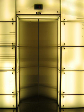電梯門