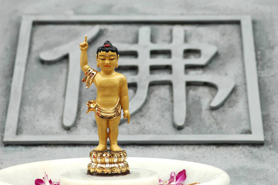 Golden buddha與漢字布背景