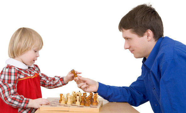 男子給兒童象棋人