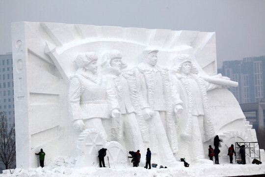 雪雕 雕塑 石油工人
