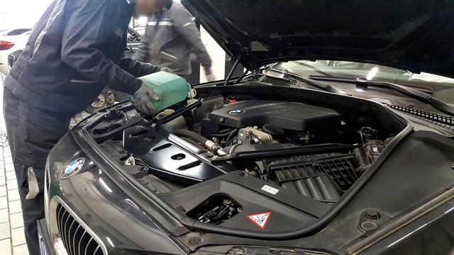 汽車保養(yǎng) 發(fā)動機(jī)艙