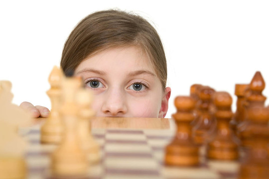 女孩看象棋