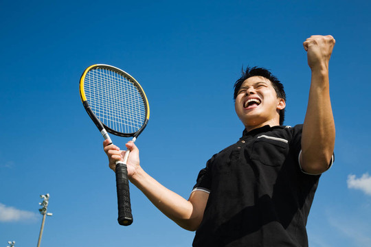 亞洲網(wǎng)球選手在勝利中的喜悅
