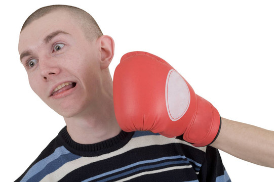 男子打了一拳