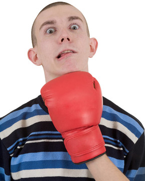 男子打了一拳