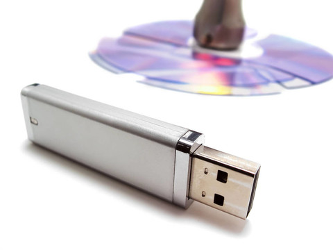 USB與破碎的CD