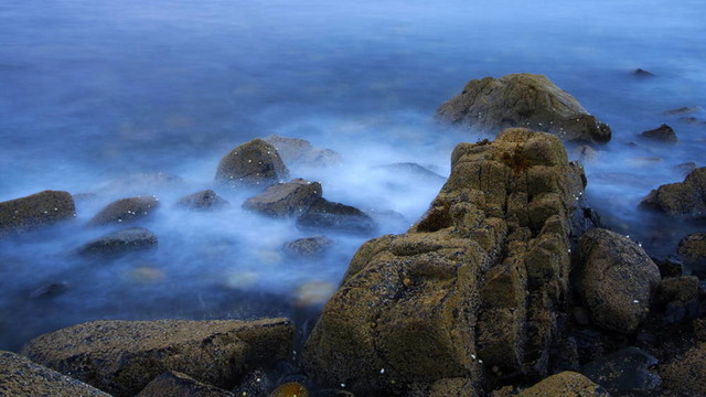 巖石和海