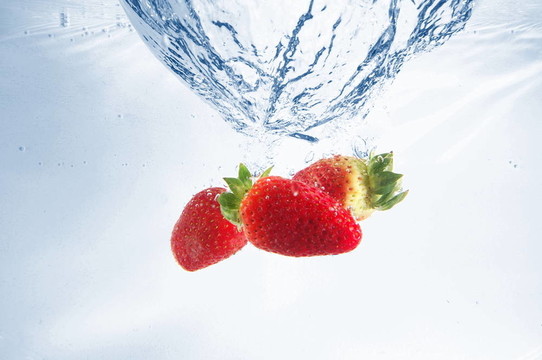 在水strawbarry水果