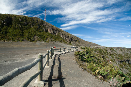 在伊拉蘇火山口