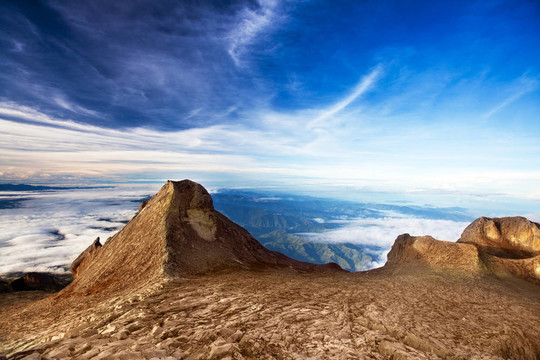 在基納巴盧山圣約翰峰