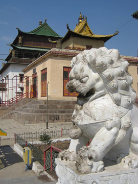甘丹寺寺在烏蘭巴托；蒙古