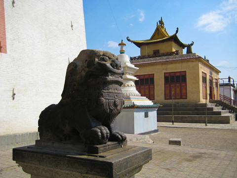 甘丹寺寺在烏蘭巴托；蒙古