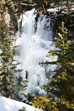 Frozen Waterfall山登山者