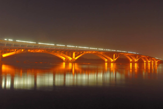 晚上地鐵橋；基輔；UA