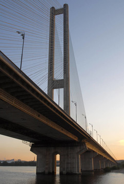 南墜橋；基輔；UA
