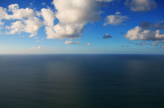 藍(lán)色天空海景