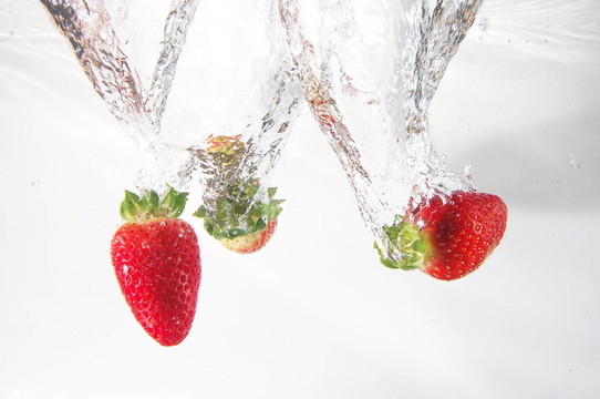 在水strawbarry水果