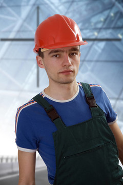 年輕的建筑工人
