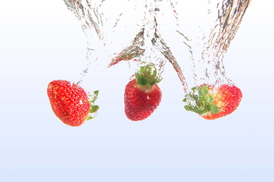 在水strawbarry水果