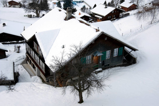 雪中的小屋