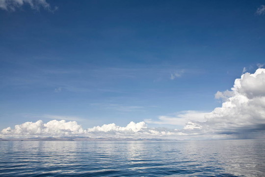 的的喀喀湖水景