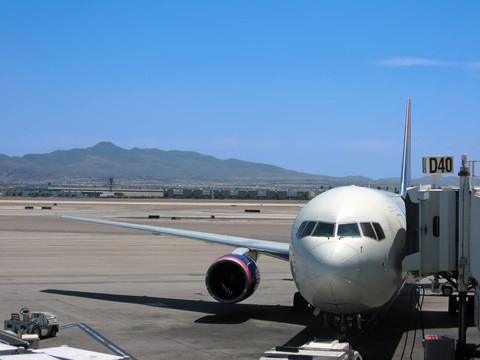 飛機(jī)在門